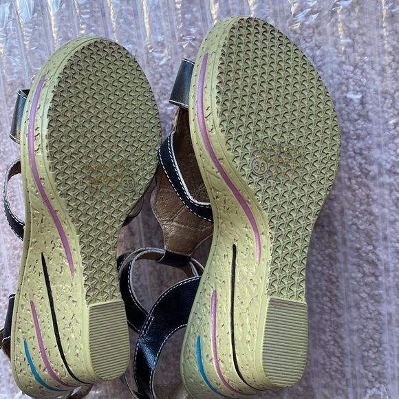NWOT. Corkys Elite. Leather multi colored wedges - Picture 5 of 7